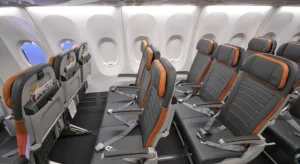Passagens Aéreas 1 Descubra os piores lugares no avião, como assentos sem reclinação e perto de banheiros, e dicas para evitá-los. Voos mais confortáveis sem custos extras