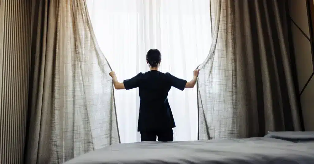 Projeto de lei quer proibir diárias de hospedagem com menos de 24 horas Leia mais em: https://viagemeturismo.abril.com.br/brasil/projeto-de-lei-quer-proibir-diarias-de-hospedagem-com-menos-de-24-horas/