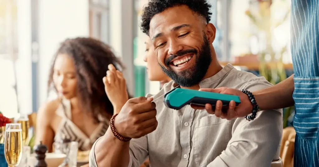 Descubra o Cartão C6 Carbon Mastercard Black: anuidade grátis com gastos ou investimentos, até 3,5 pontos por dólar e benefícios VIP. Junte milhas facilmente!